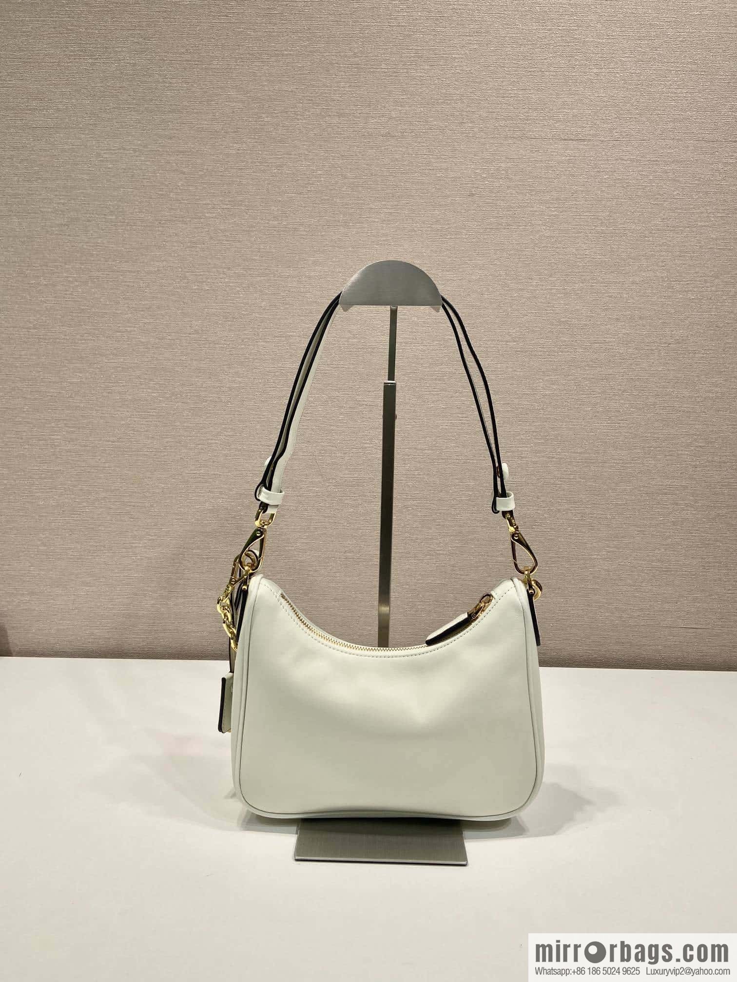 PRADA 🎉 New Hoho 🎉 1 BC 204B Hand Carry/Underarm Bag/Crossbody Bag