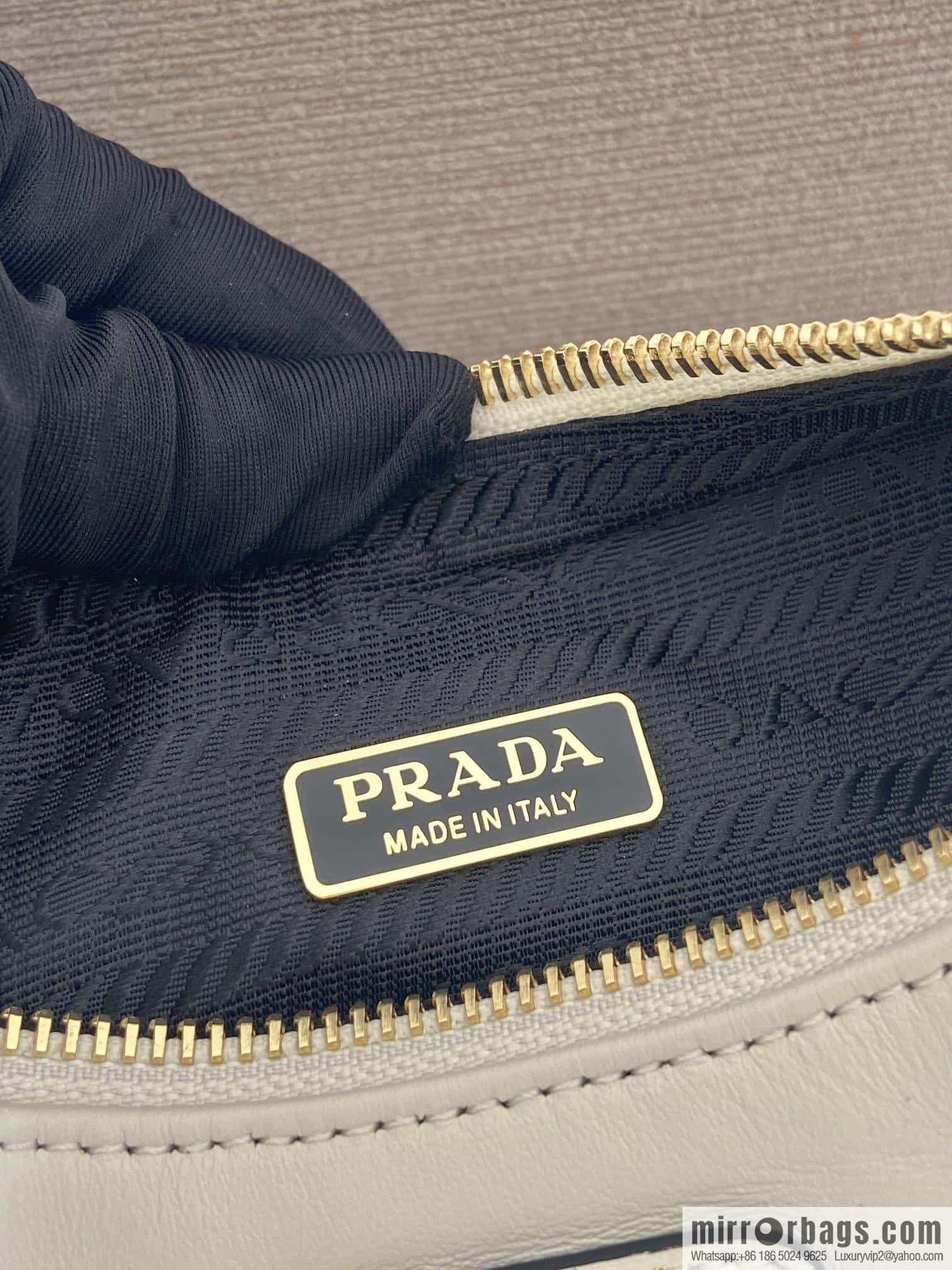 PRADA 🎉 New Hoho 🎉 1 BC 204B Hand Carry/Underarm Bag/Crossbody Bag