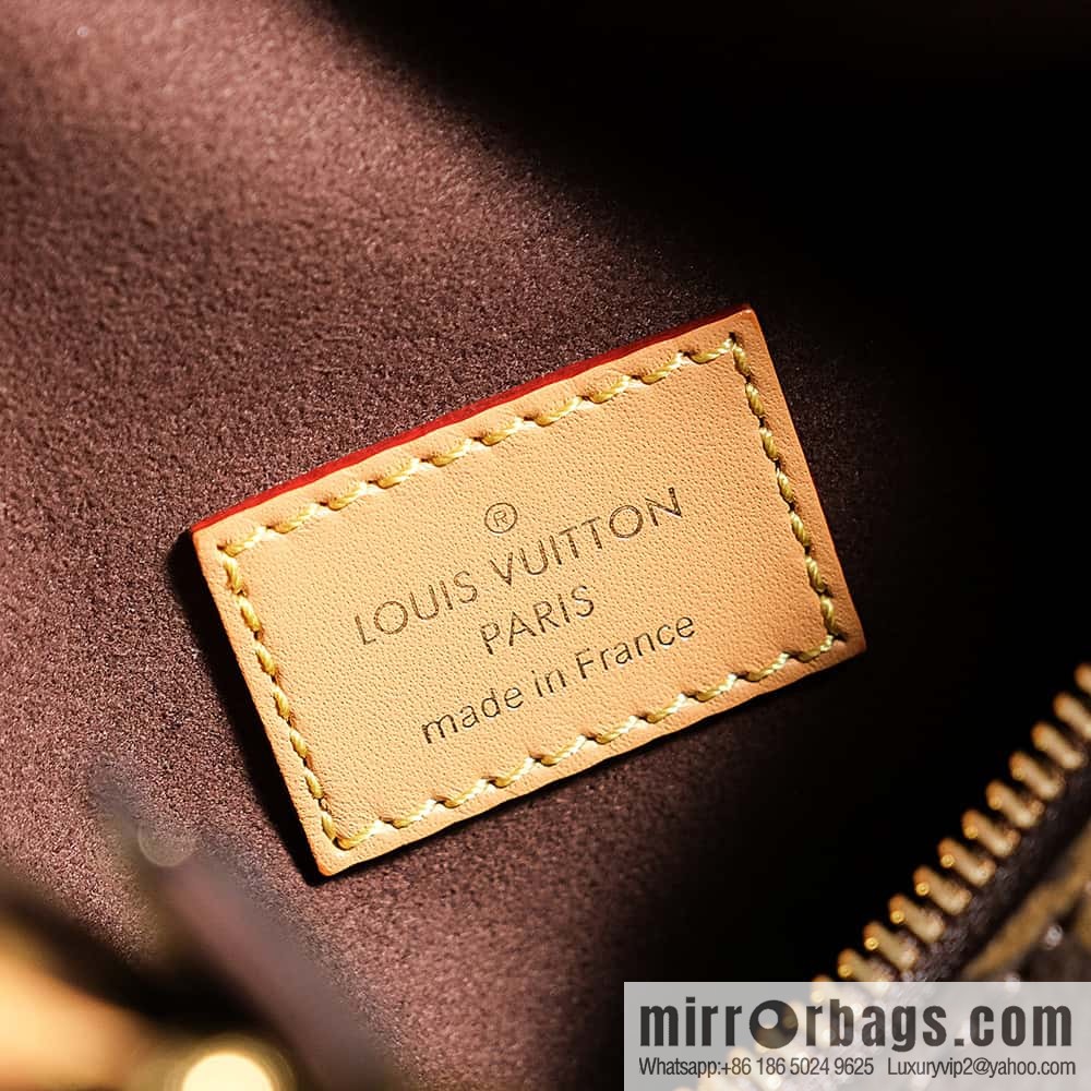 LV 𝑺𝑰𝑫𝑬 𝑻𝑹𝑼𝑵𝑲 Chip Diamond Jump Code Medium Series #M