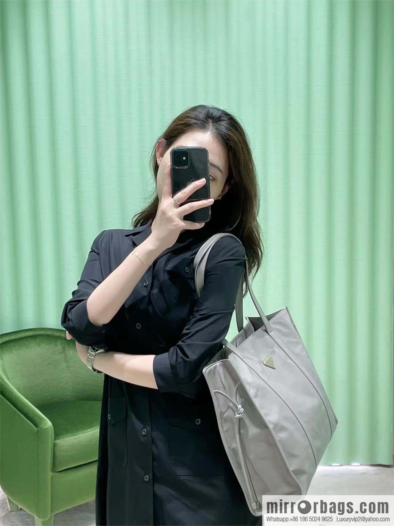 PRADA 🎉 oil wax tote bag 🎉 1BG460 new color