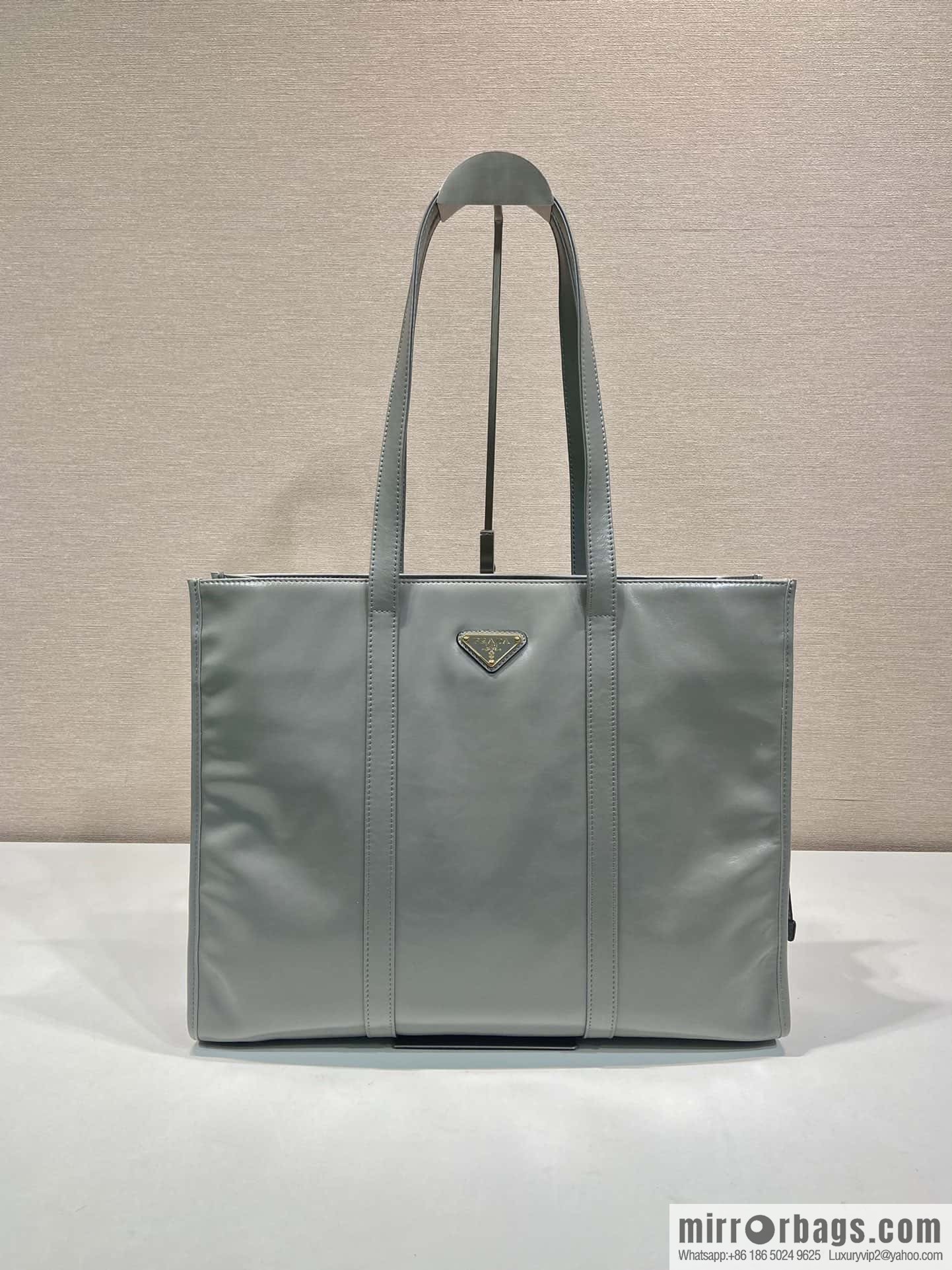 PRADA 🎉 oil wax tote bag 🎉 1BG460 new color