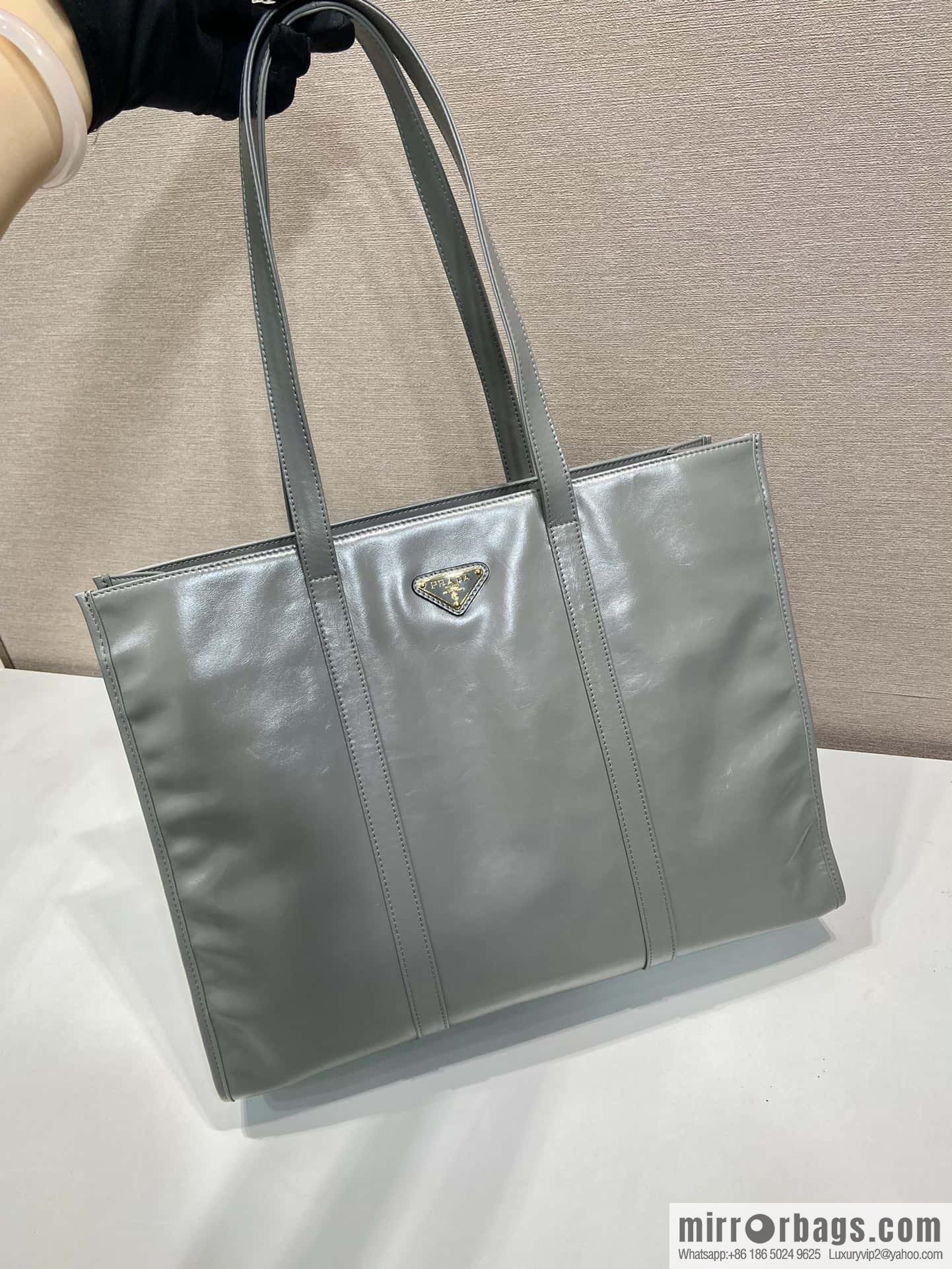PRADA 🎉 oil wax tote bag 🎉 1BG460 new color