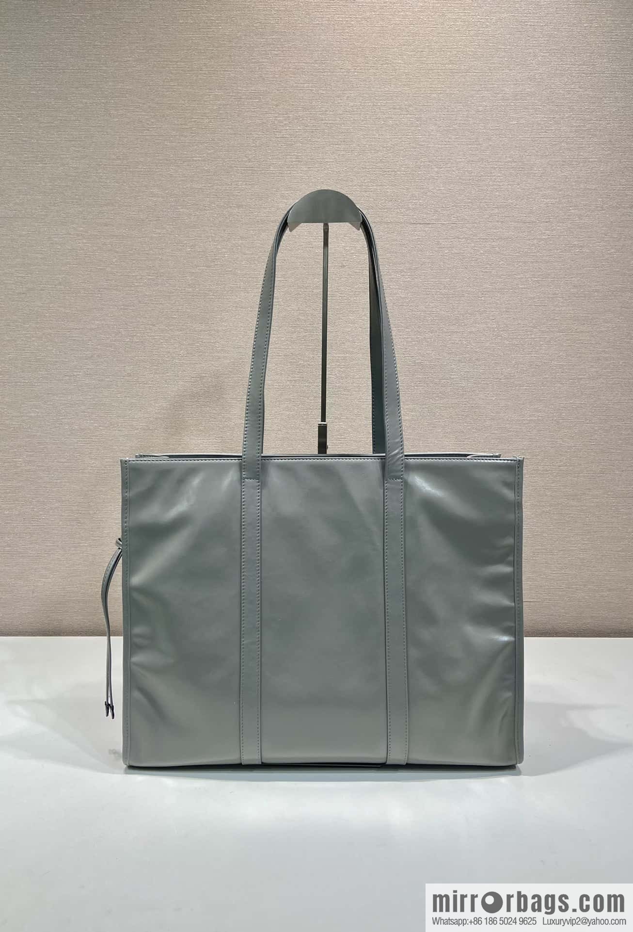 PRADA 🎉 oil wax tote bag 🎉 1BG460 new color