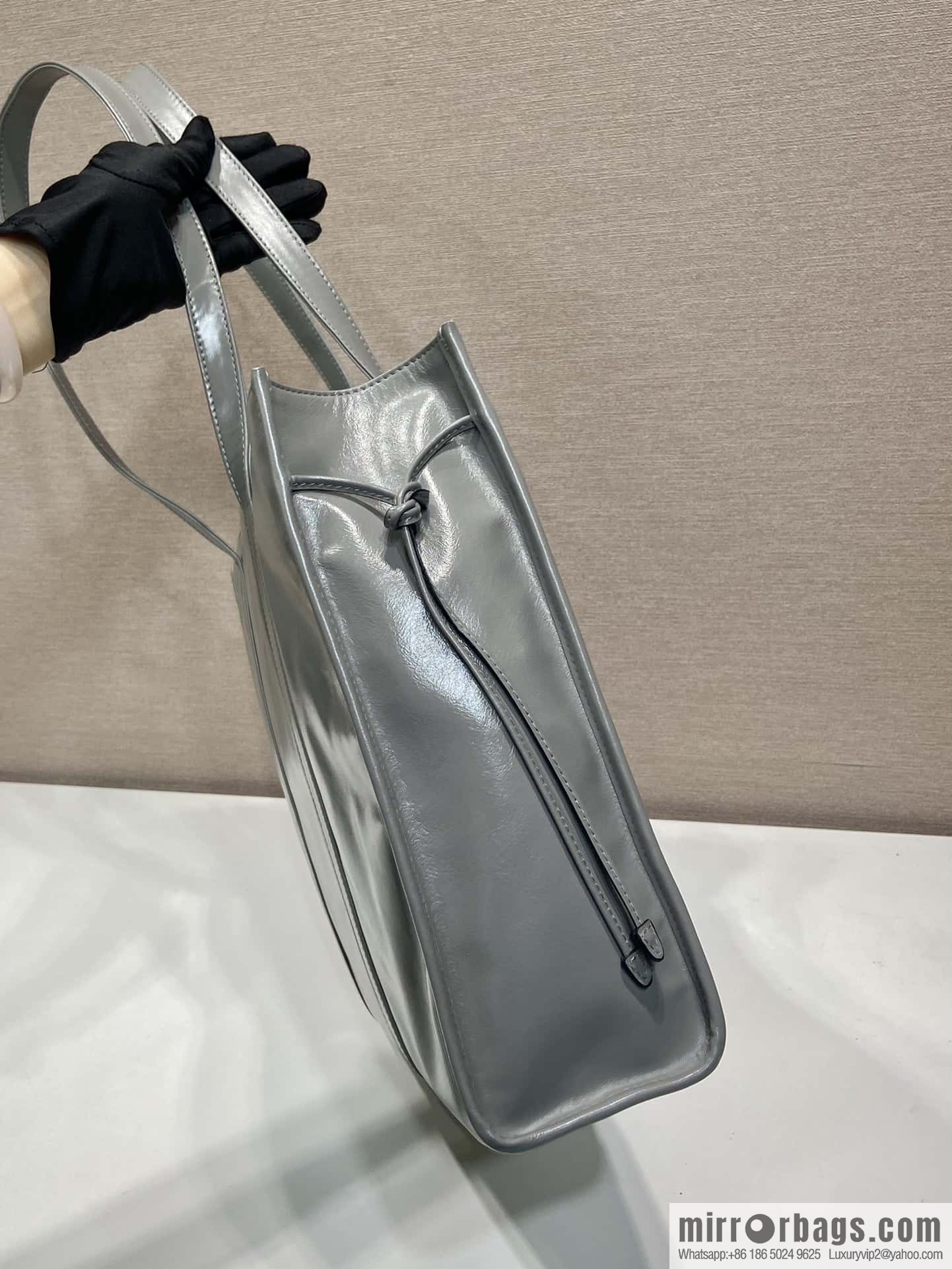 PRADA 🎉 oil wax tote bag 🎉 1BG460 new color