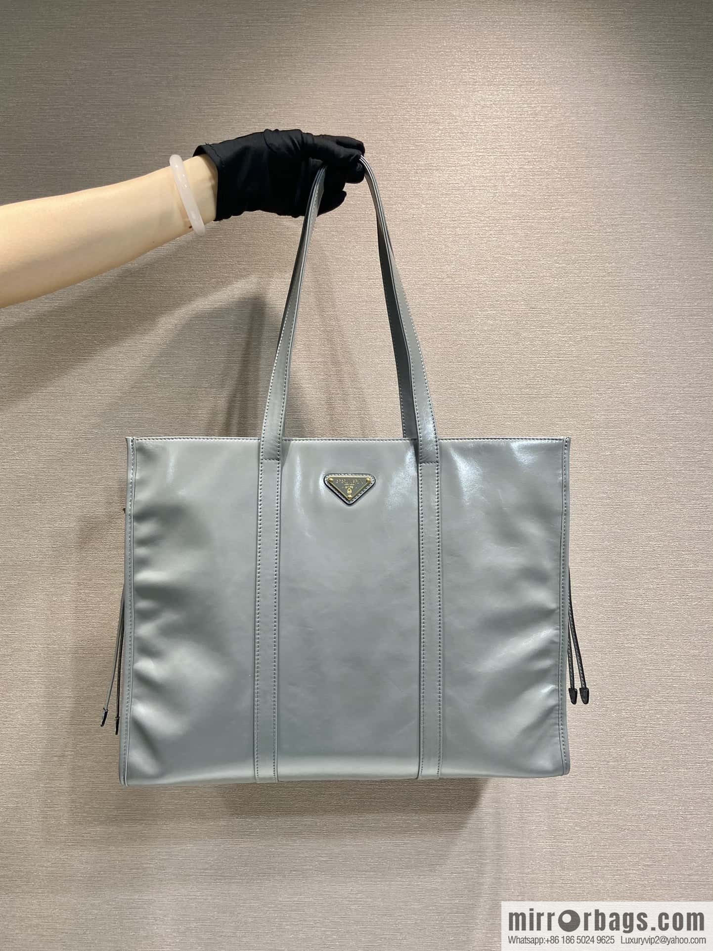 PRADA 🎉 oil wax tote bag 🎉 1BG460 new color