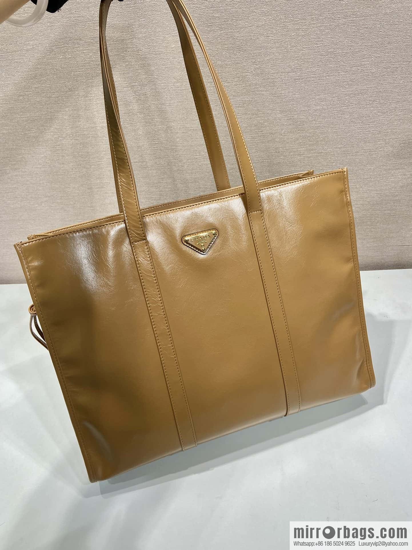 PRADA 🎉 oil wax tote bag 🎉 1BG460 caramel color
