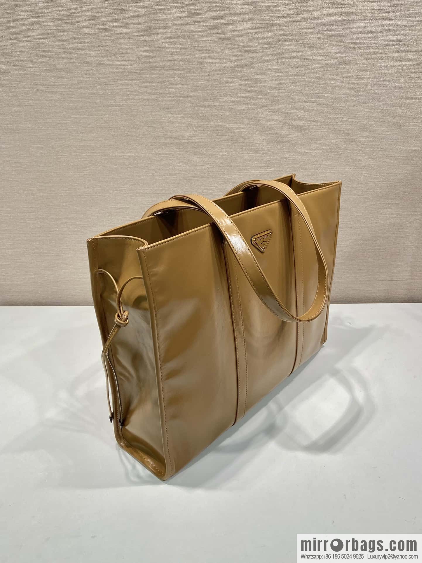 PRADA 🎉 oil wax tote bag 🎉 1BG460 caramel color