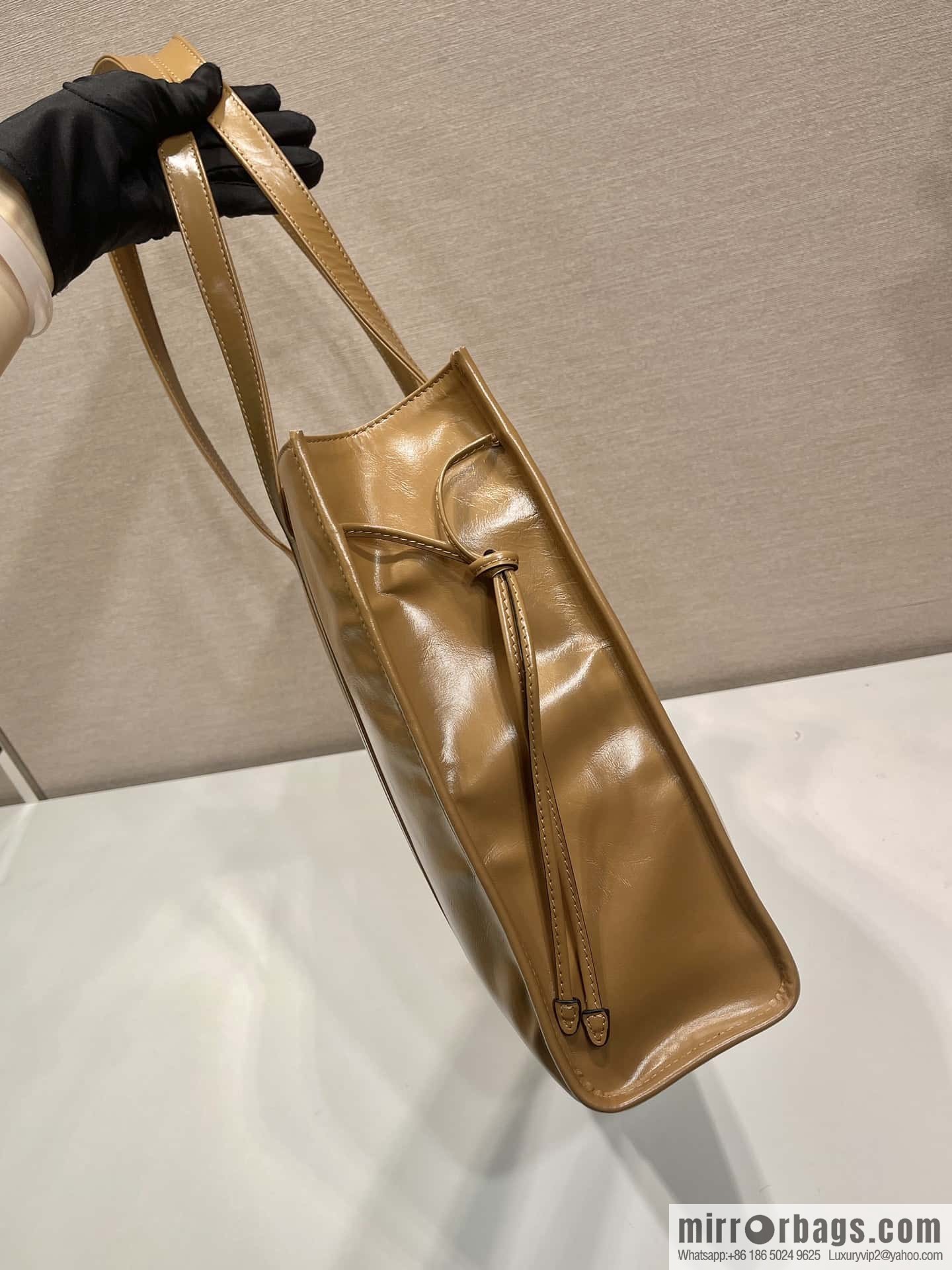 PRADA 🎉 oil wax tote bag 🎉 1BG460 caramel color