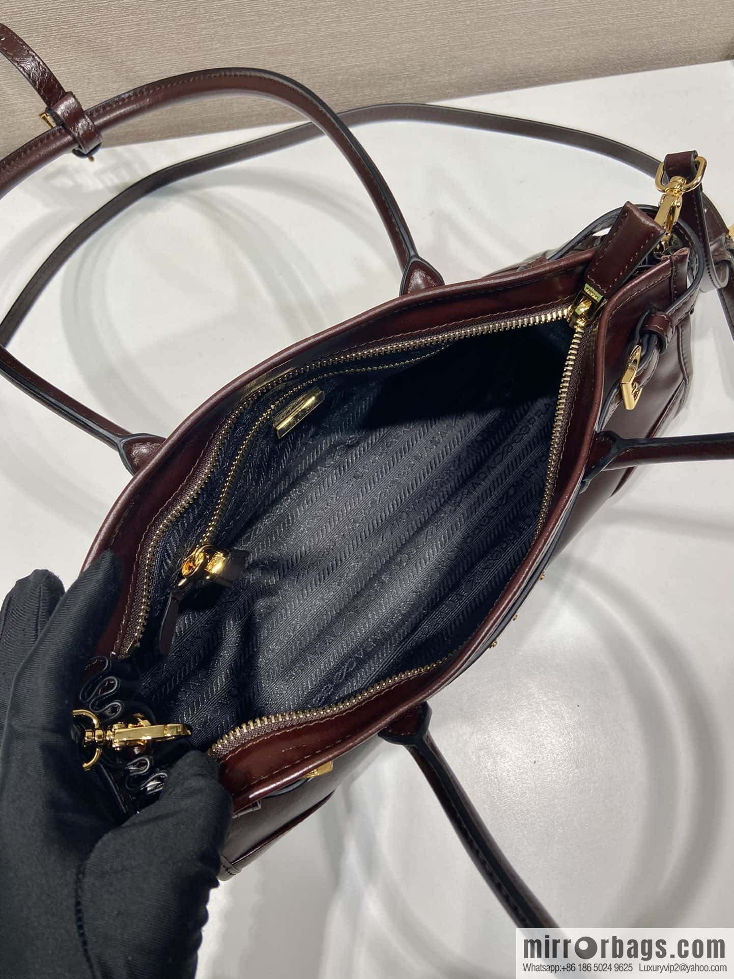 PRADA 🎉 LusSo lf oil wax leather 🎉 1BA426 small new color 🎉🎉 burgundy