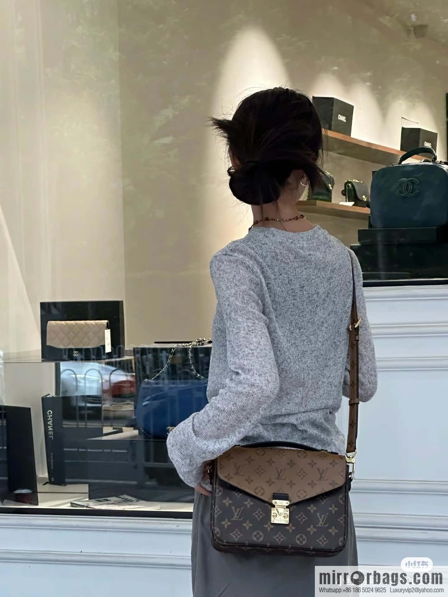 LV ππππππππ πππππ chip rhombus code messenger bag series M44876