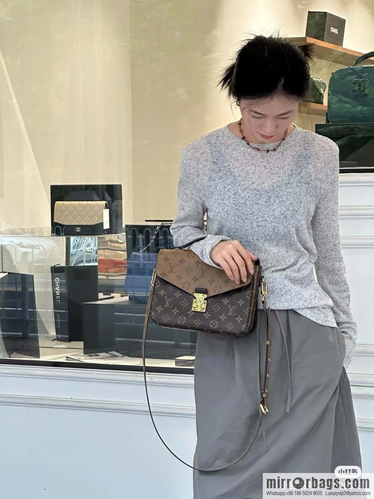 LV ππππππππ πππππ chip rhombus code messenger bag series M44876