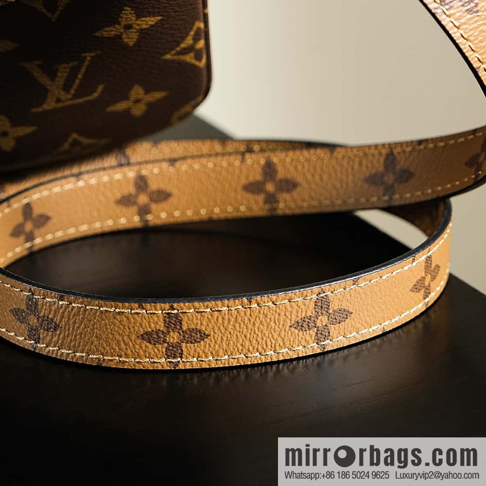 LV ππππππππ πππππ chip rhombus code messenger bag series M44876