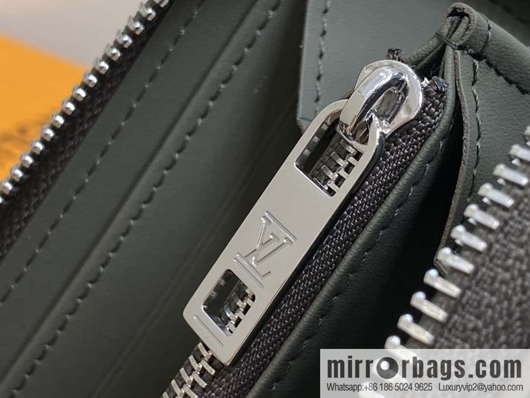 [Original single boutique] M80334 green full leather single zipper wallet series, this horizontal Zippy wallet.