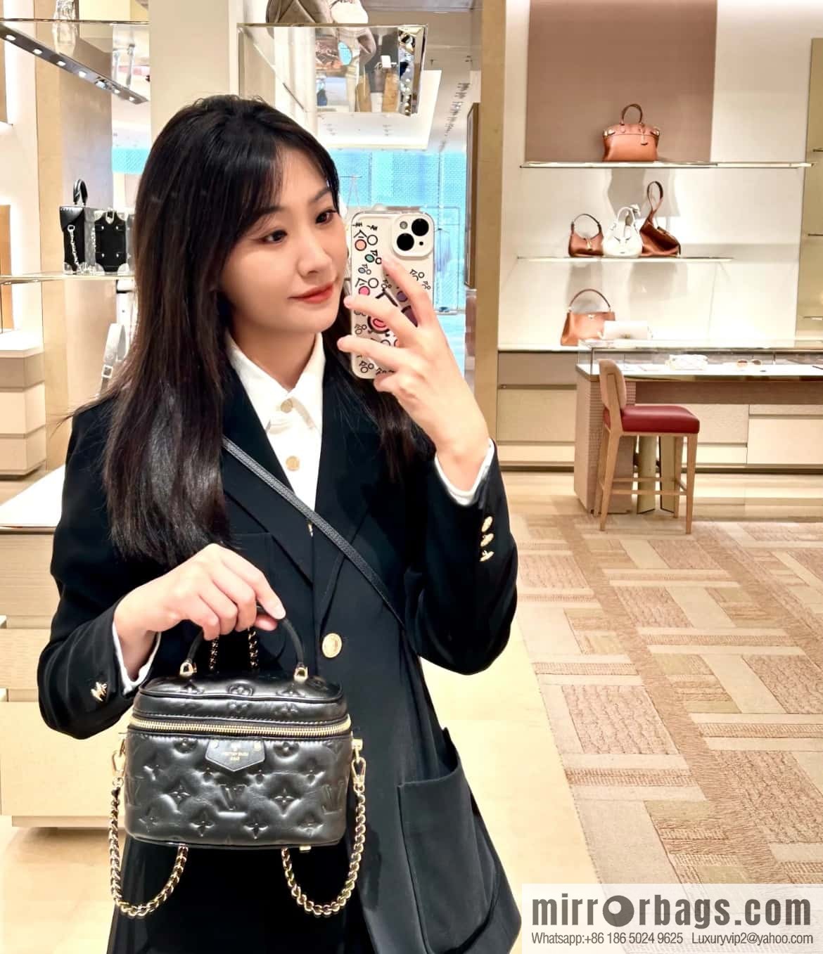 [Original order boutique] M25123 black, full leather embossed cosmetic bag series, variable size chip version M25219 white M25123 black, this Vanity small handbag.