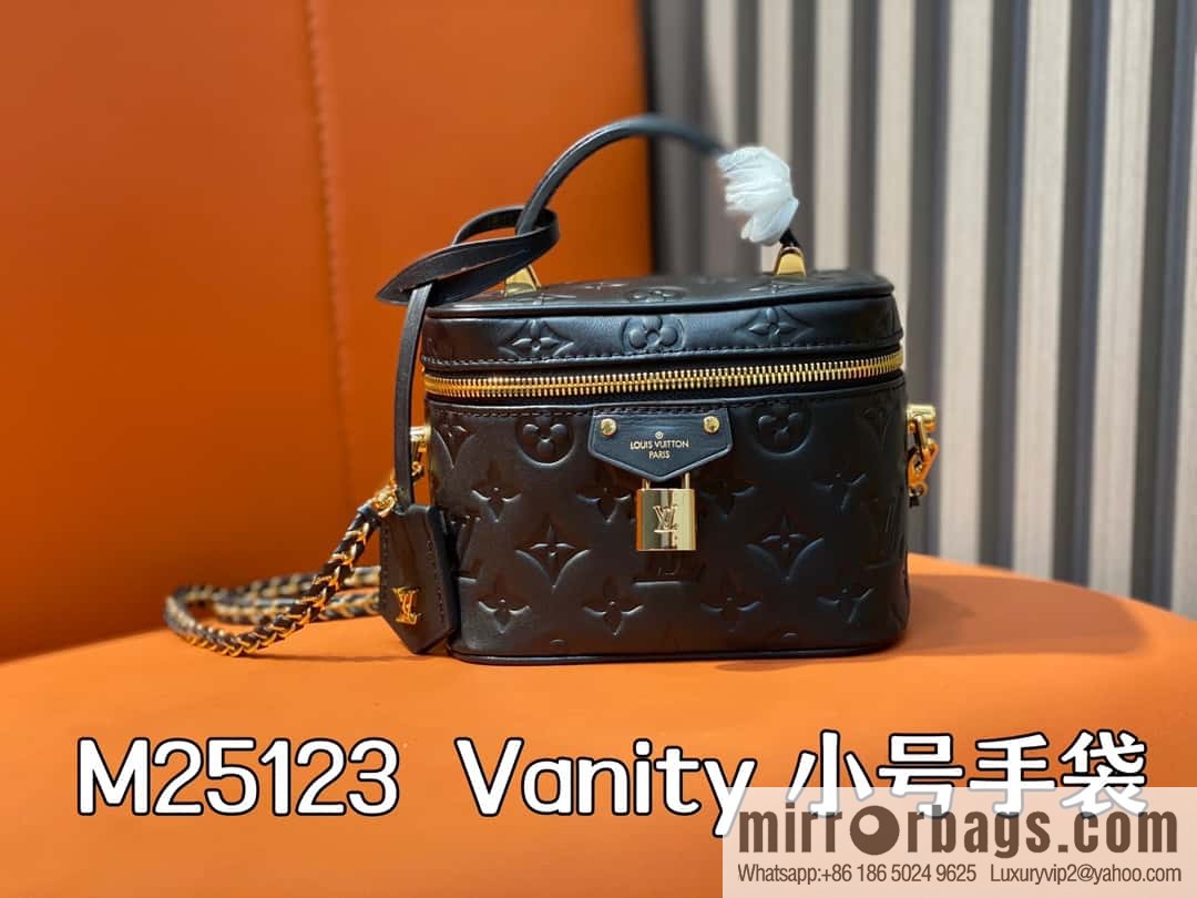 [Original order boutique] M25123 black, full leather embossed cosmetic bag series, variable size chip version M25219 white M25123 black, this Vanity small handbag.