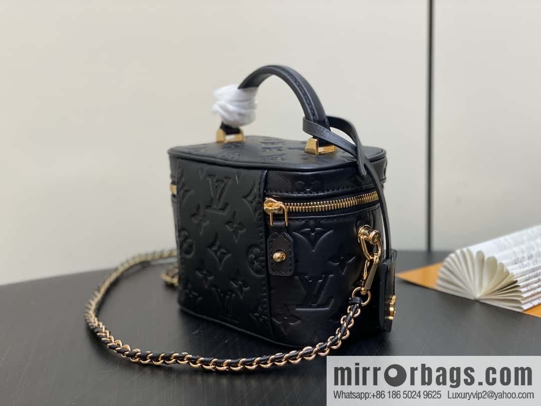 [Original order boutique] M25123 black, full leather embossed cosmetic bag series, variable size chip version M25219 white M25123 black, this Vanity small handbag.