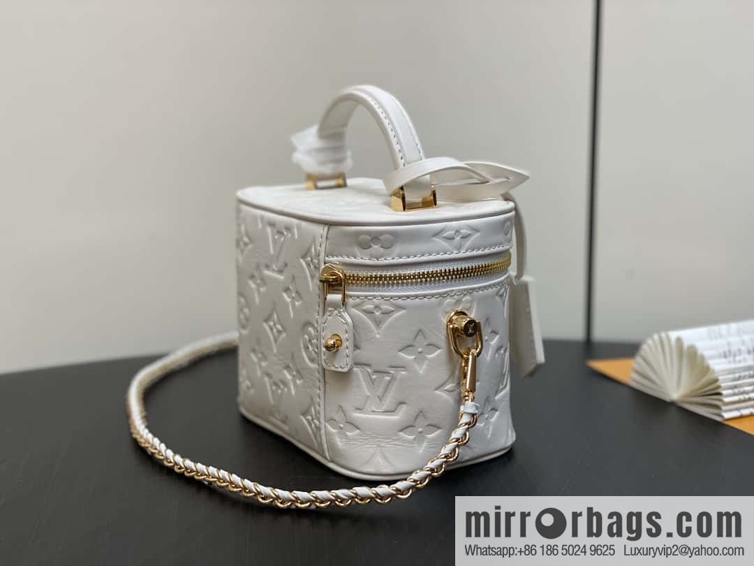 [Original order boutique] M25129 white, full leather embossed cosmetic bag series, variable size chip version M25219 white M25123 black, this Vanity small handbag.