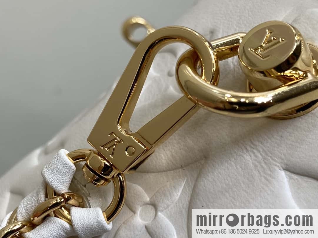 [Original order boutique] M25129 white, full leather embossed cosmetic bag series, variable size chip version M25219 white M25123 black, this Vanity small handbag.