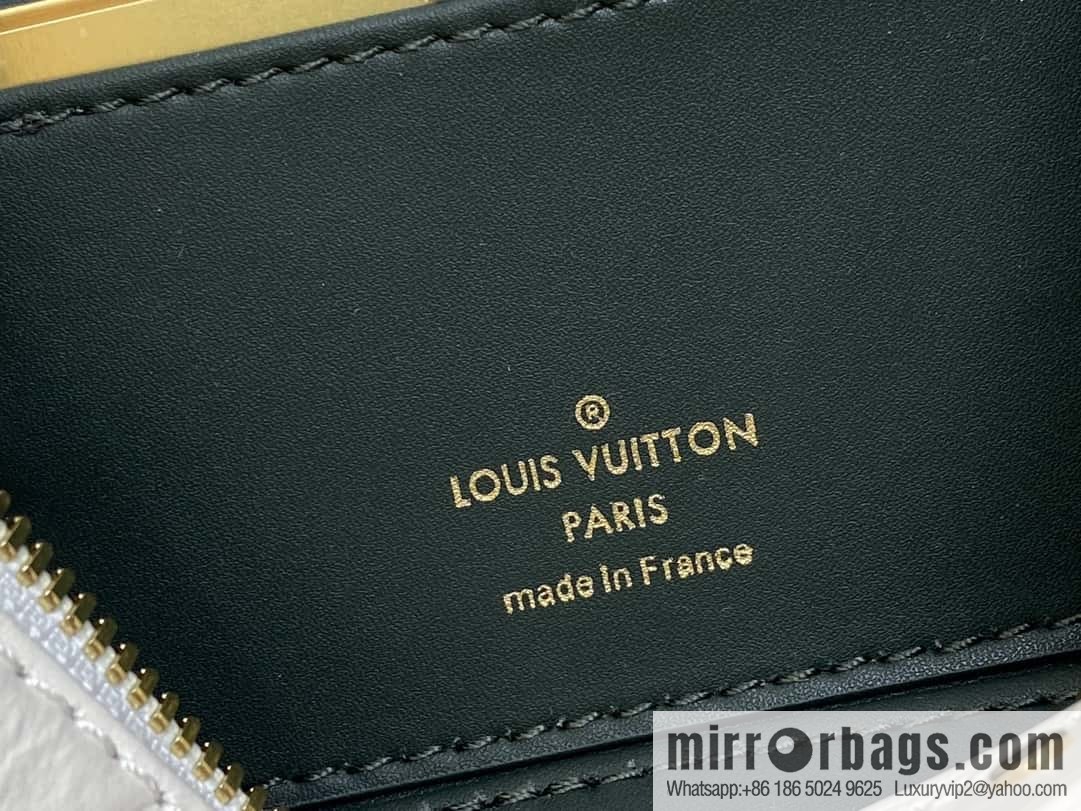 [Original order boutique] M25129 white, full leather embossed cosmetic bag series, variable size chip version M25219 white M25123 black, this Vanity small handbag.