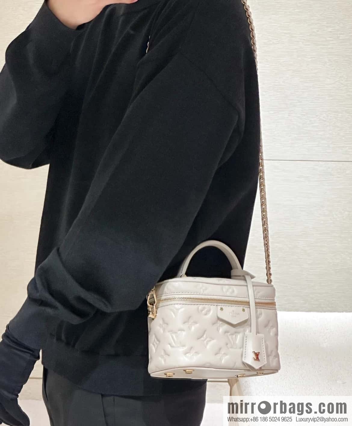 [Original order boutique] M25129 white, full leather embossed cosmetic bag series, variable size chip version M25219 white M25123 black, this Vanity small handbag.