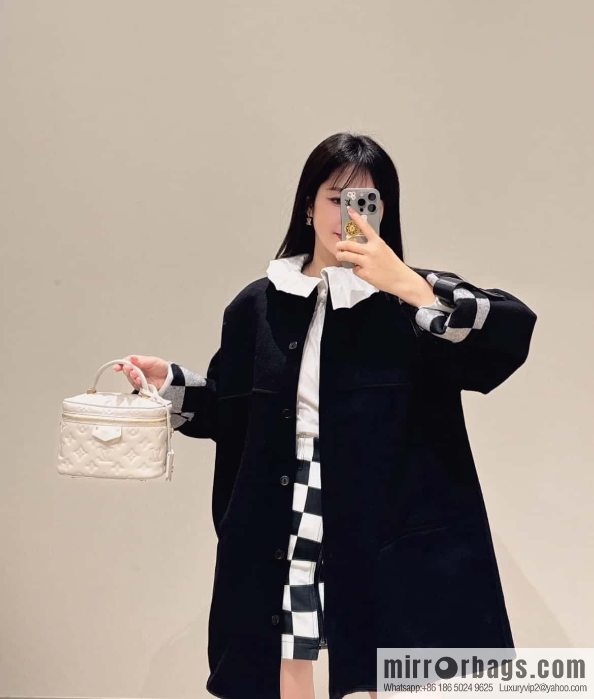 [Original order boutique] M25129 white, full leather embossed cosmetic bag series, variable size chip version M25219 white M25123 black, this Vanity small handbag.