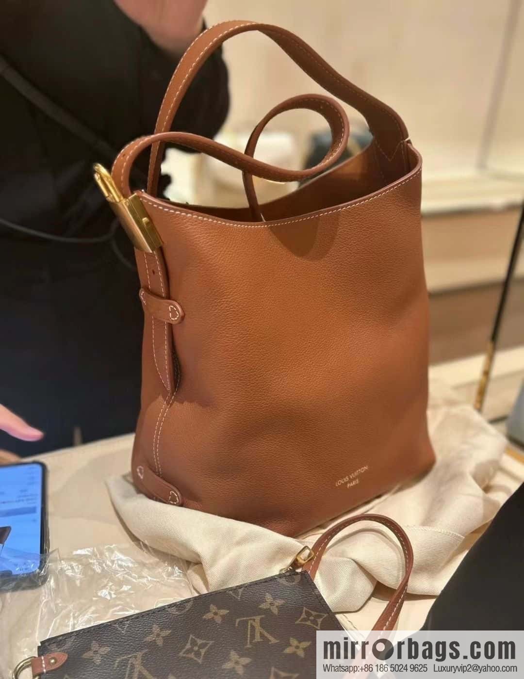 LV M25354 Low Key Hobo PM