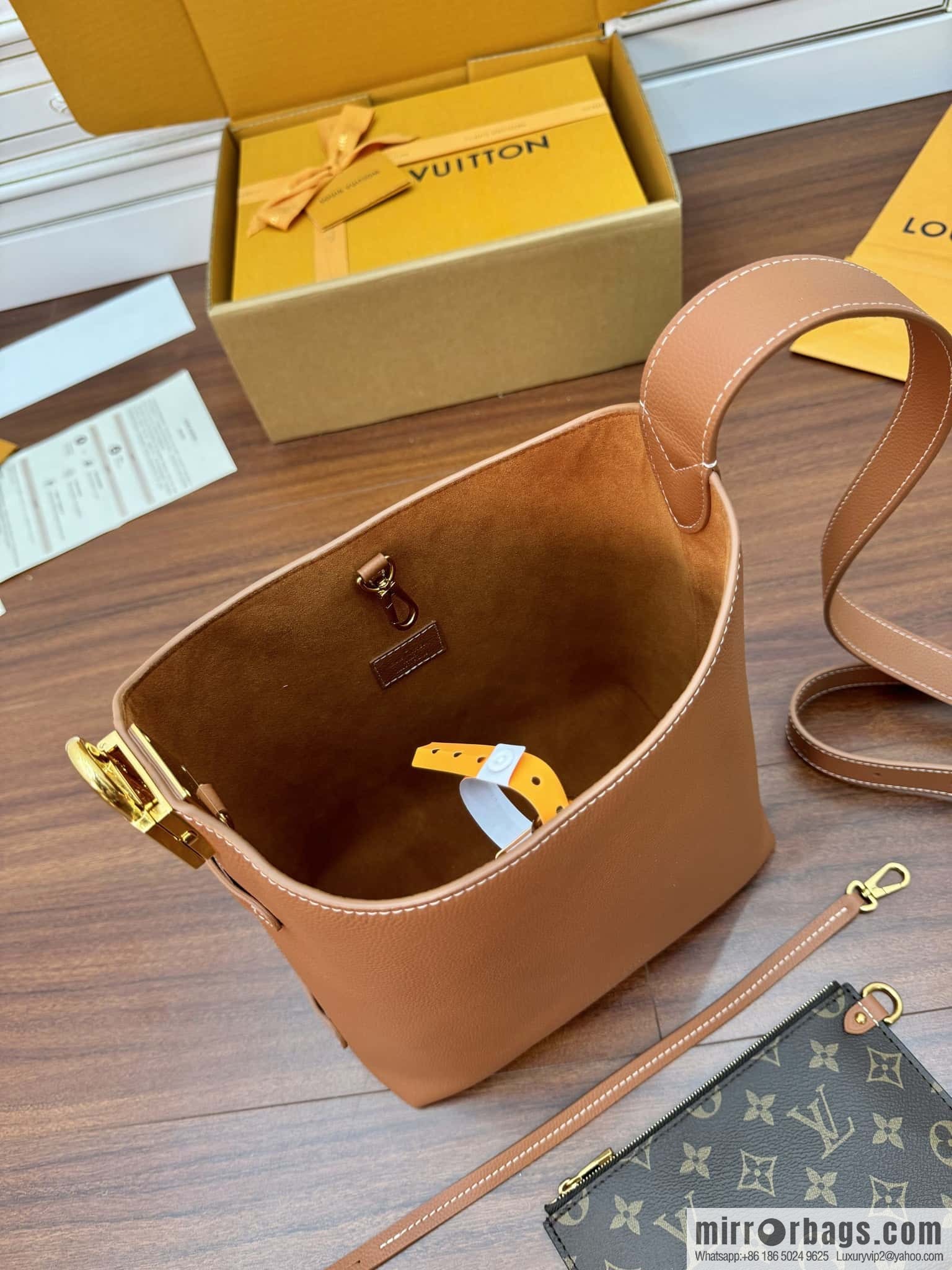 LV M25354 Low Key Hobo PM