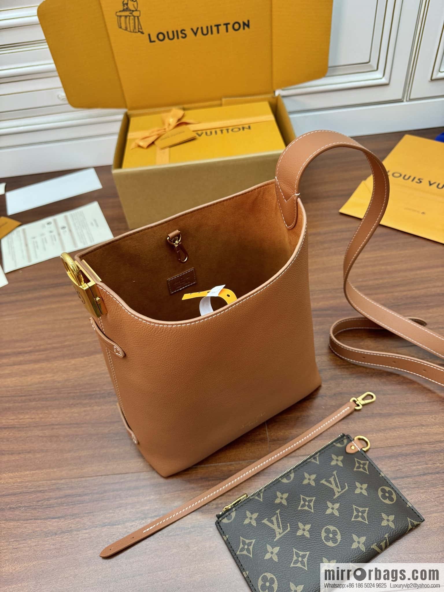 LV M25354 Low Key Hobo PM