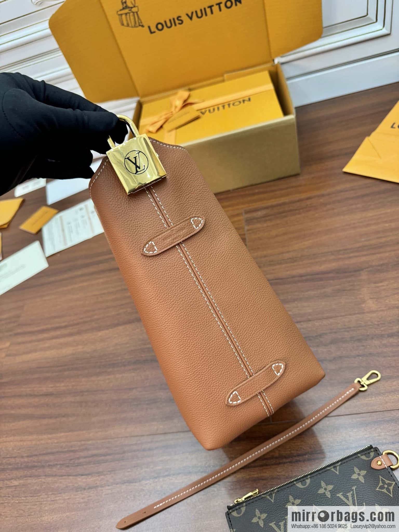 LV M25354 Low Key Hobo PM