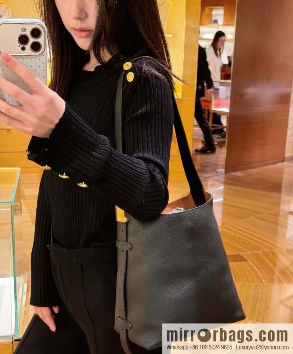 LV M25352 Low Key Hobo PM