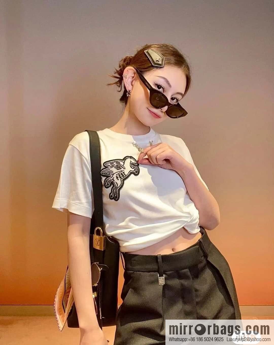 LV M25352 Low Key Hobo PM