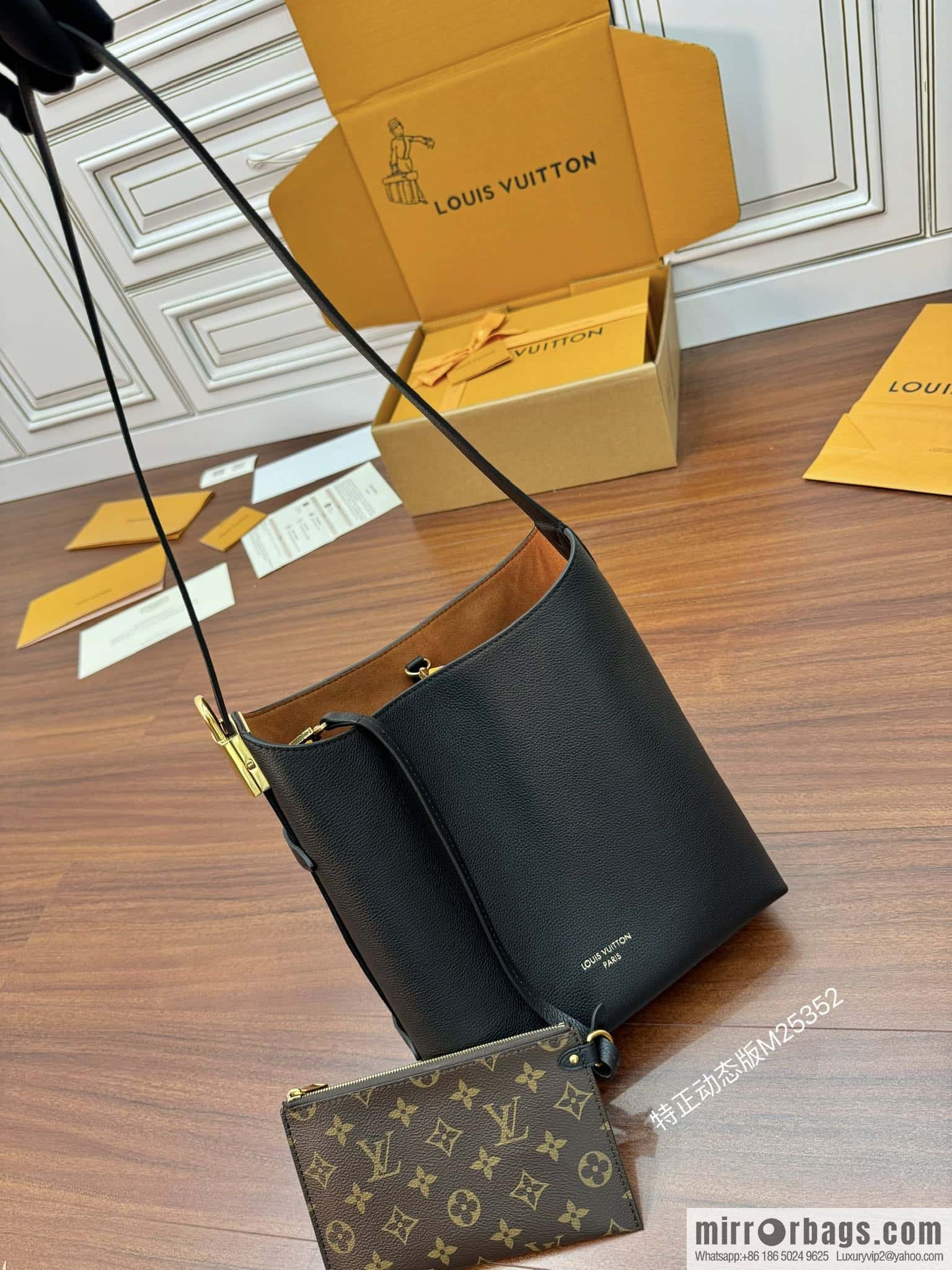 LV M25352 Low Key Hobo PM