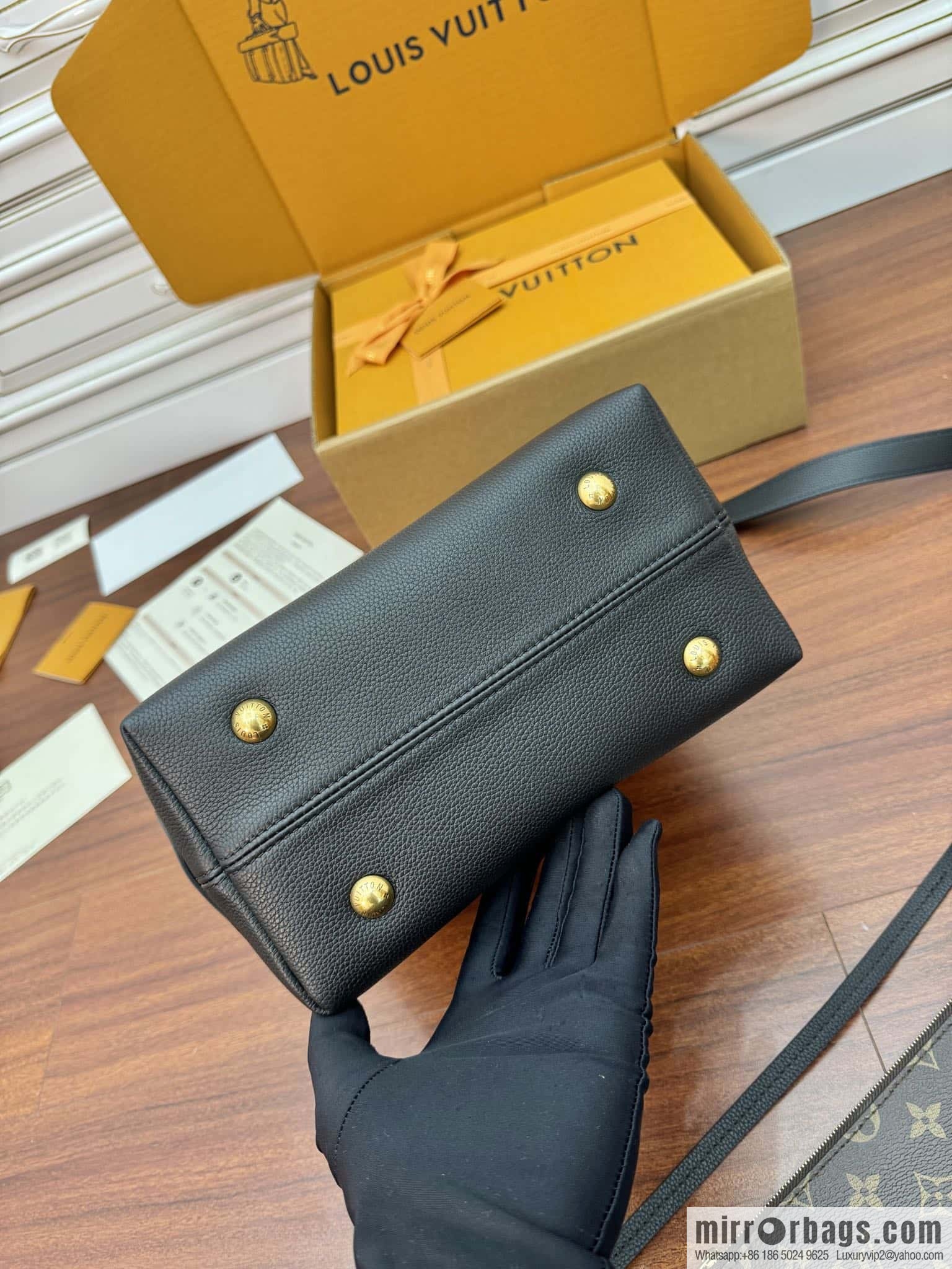 LV M25352 Low Key Hobo PM