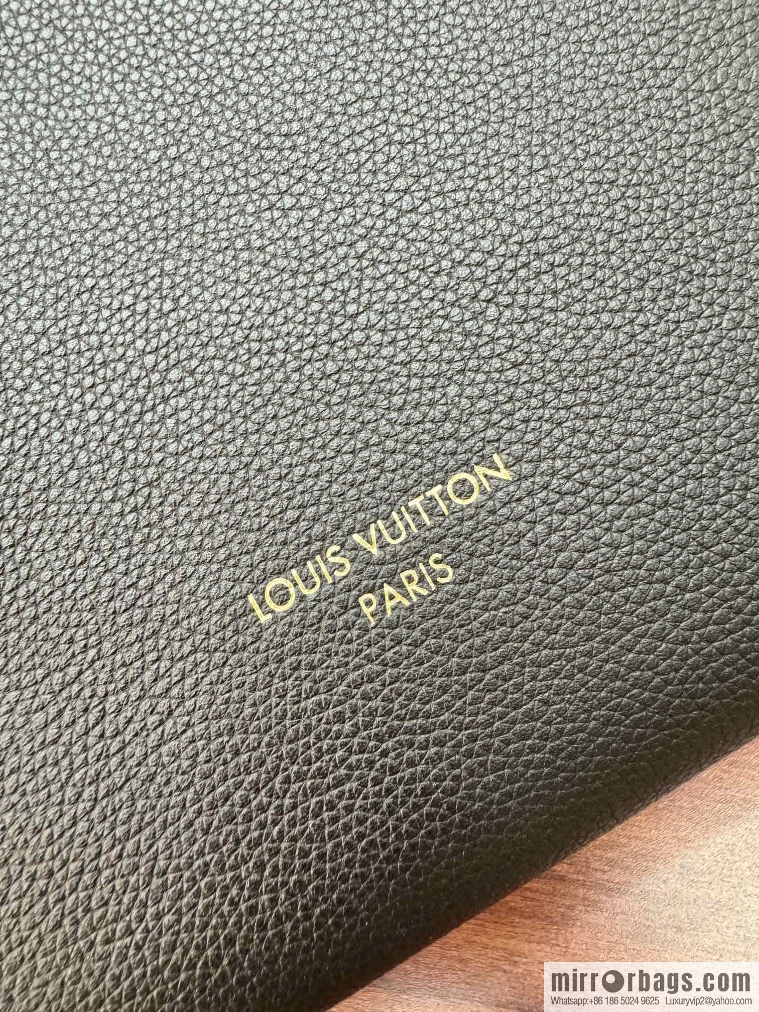 LV M25352 Low Key Hobo PM