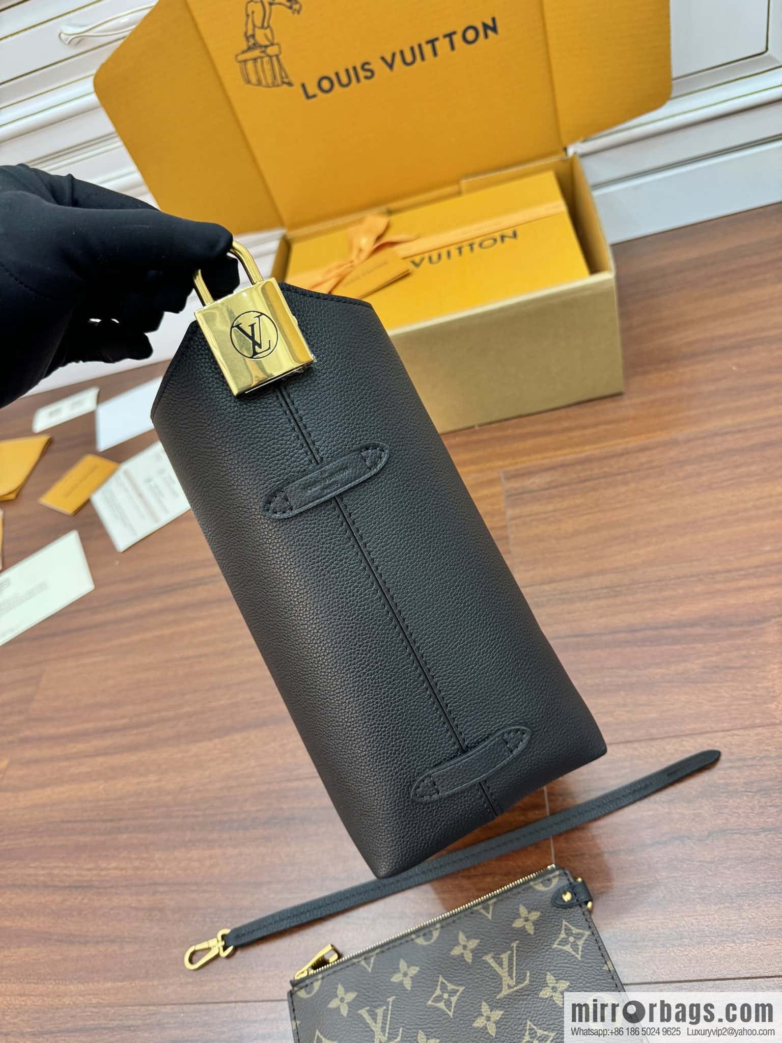 LV M25352 Low Key Hobo PM