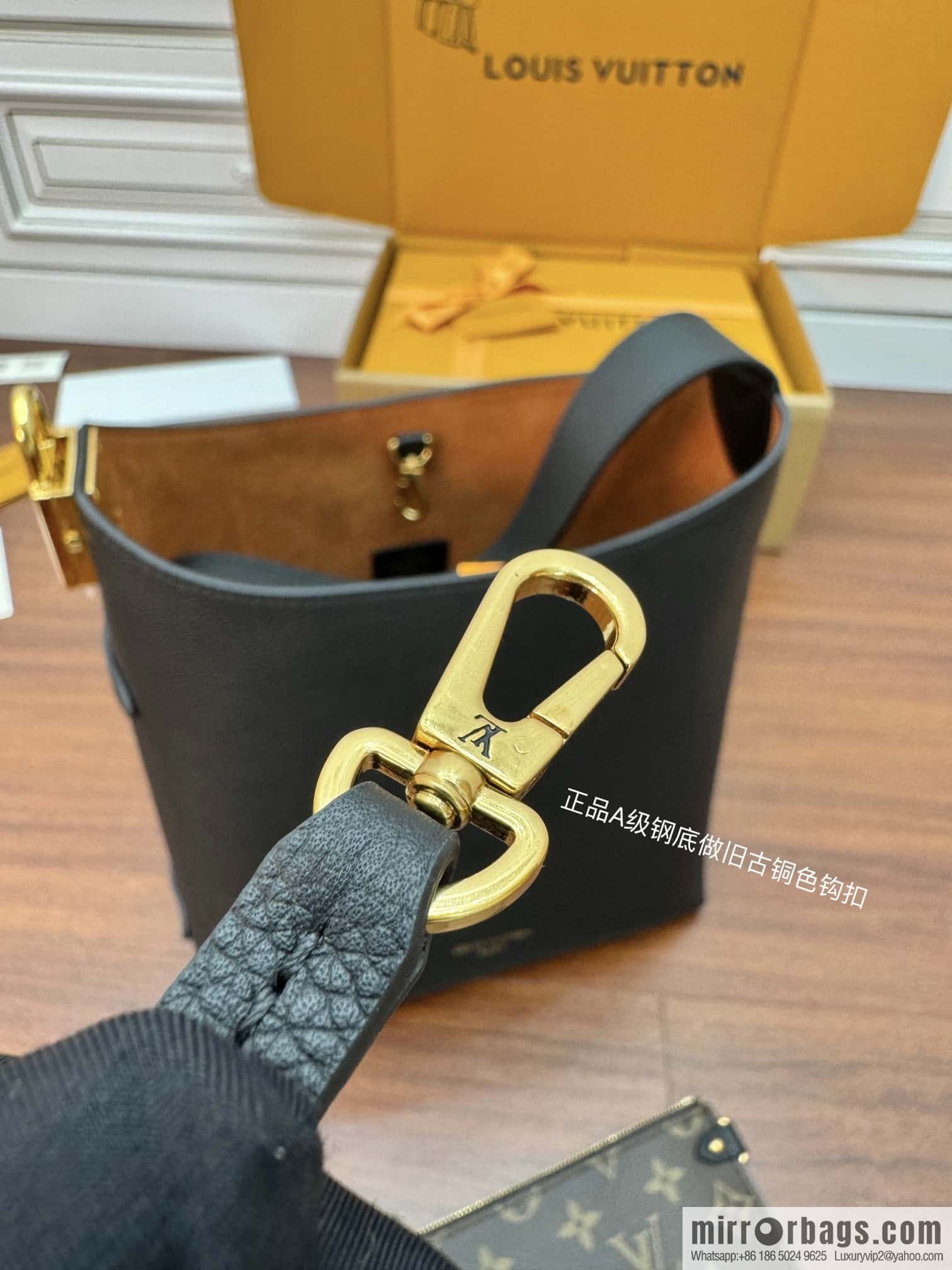 LV M25352 Low Key Hobo PM