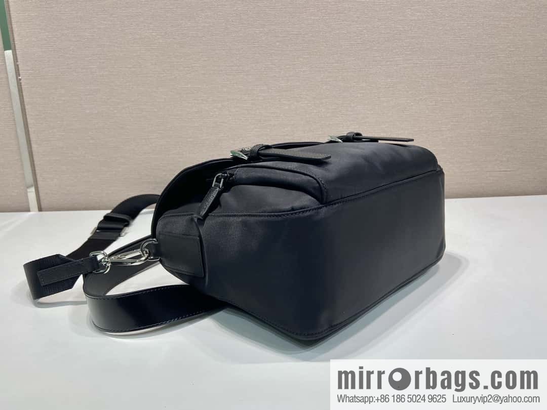 PRADA 🎉 new mailman bag 🎉 2VD071 plus belt