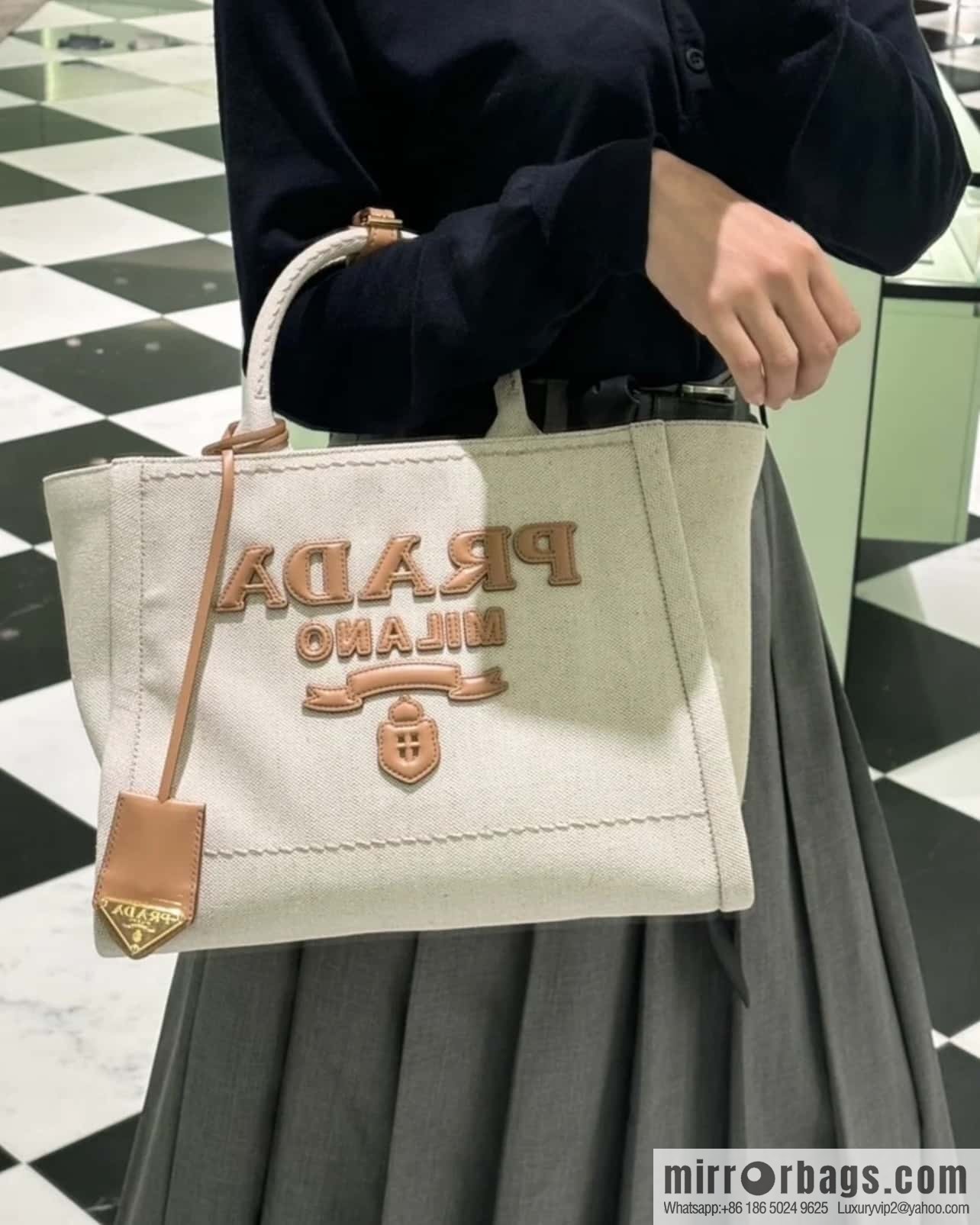 PRADA 🎉 new tote bag 🎉 1BG474