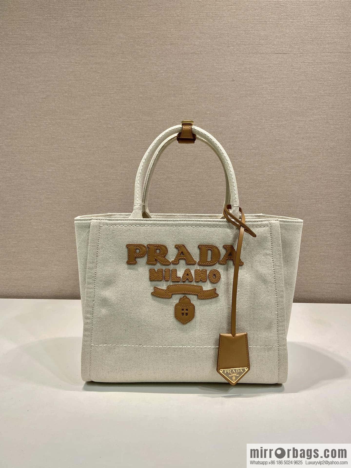 PRADA 🎉 new tote bag 🎉 1BG474