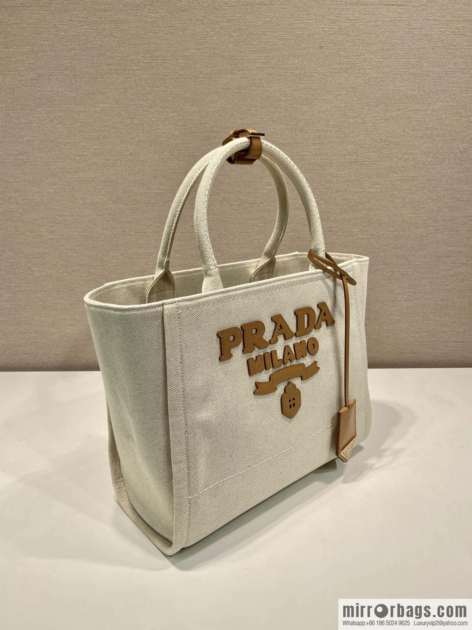 PRADA 🎉 new tote bag 🎉 1BG474
