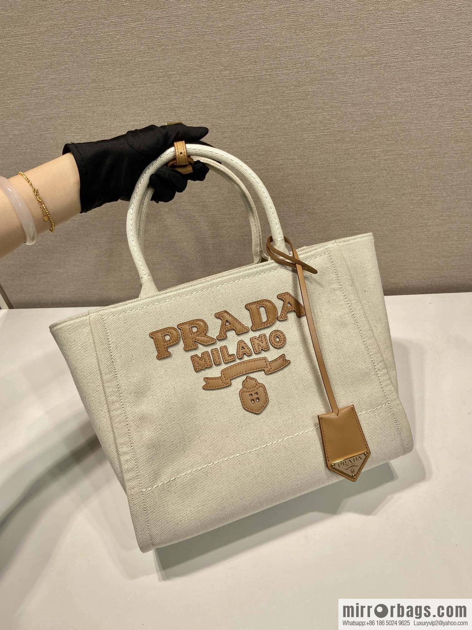 PRADA 🎉 new tote bag 🎉 1BG474