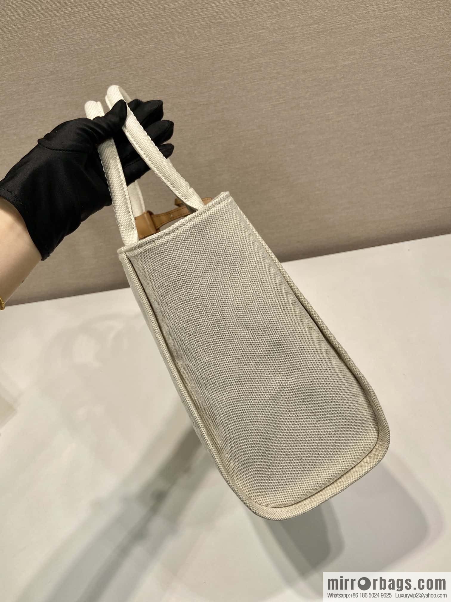 PRADA 🎉 new tote bag 🎉 1BG474