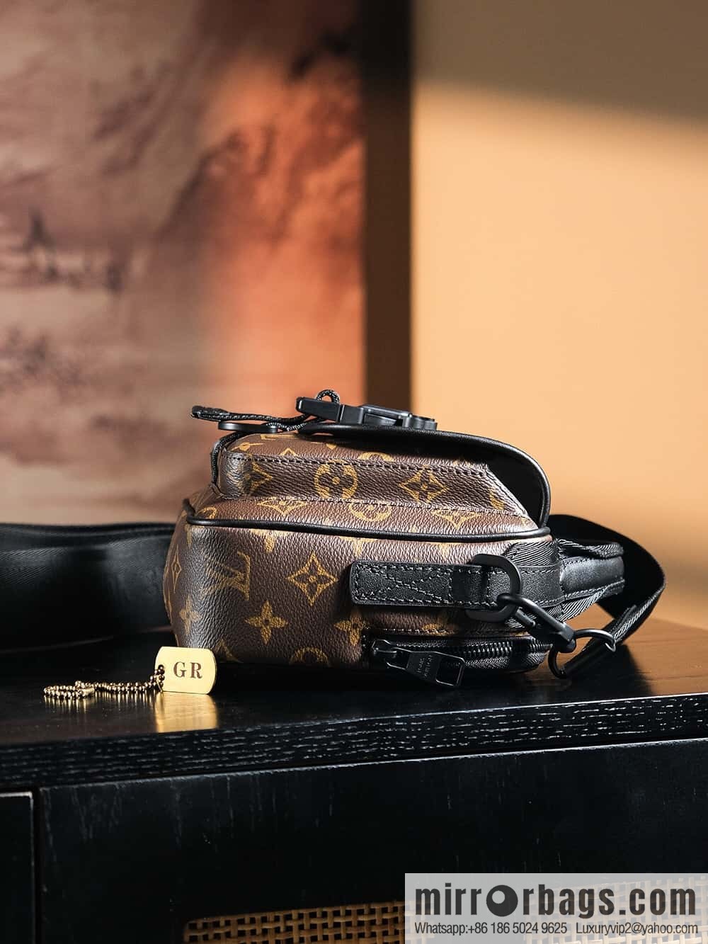 LV 𝐐𝐔𝐄𝐒𝐓 chip rhombus code messenger bag series #M