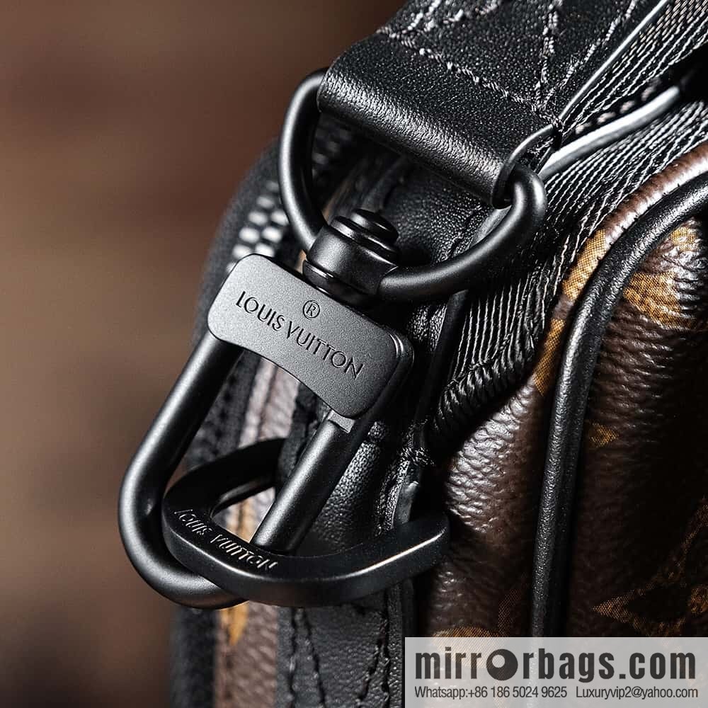 LV 𝐐𝐔𝐄𝐒𝐓 chip rhombus code messenger bag series #M