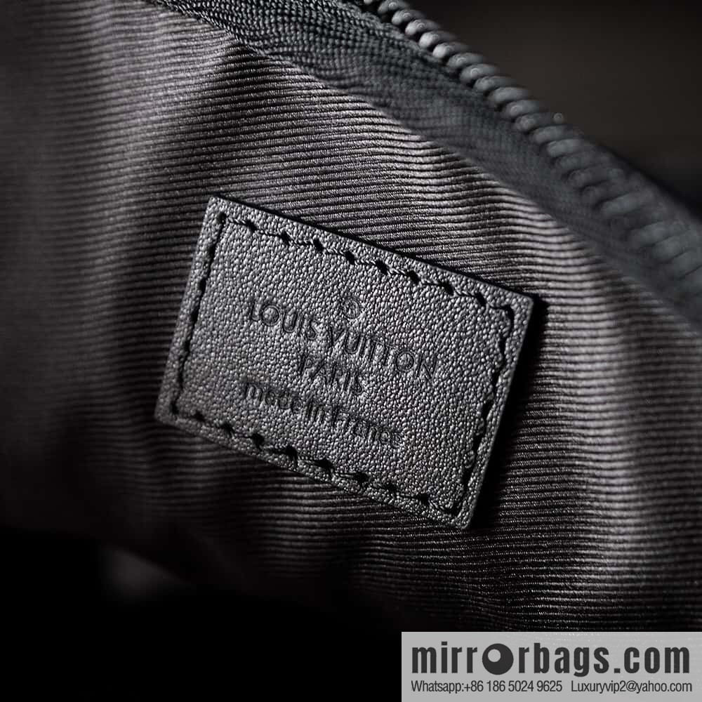 LV 𝐐𝐔𝐄𝐒𝐓 chip rhombus code messenger bag series #M