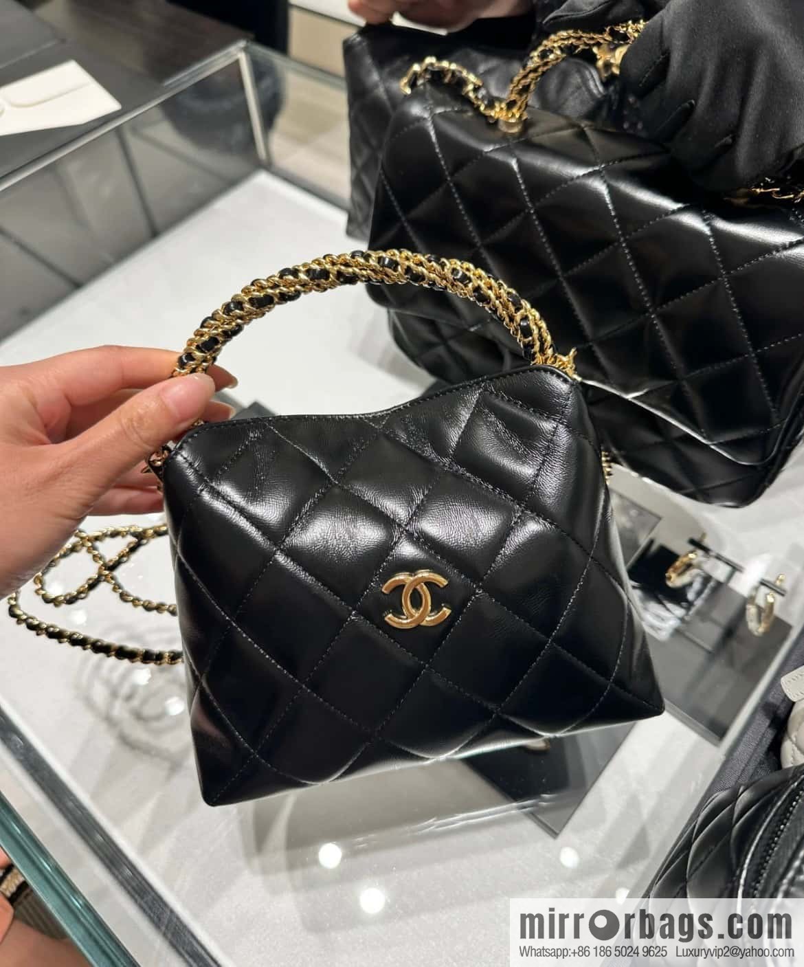 CHANEL 24b new thick chain handle, lunch box bag, black π€ AP4189 B17675 NZG79