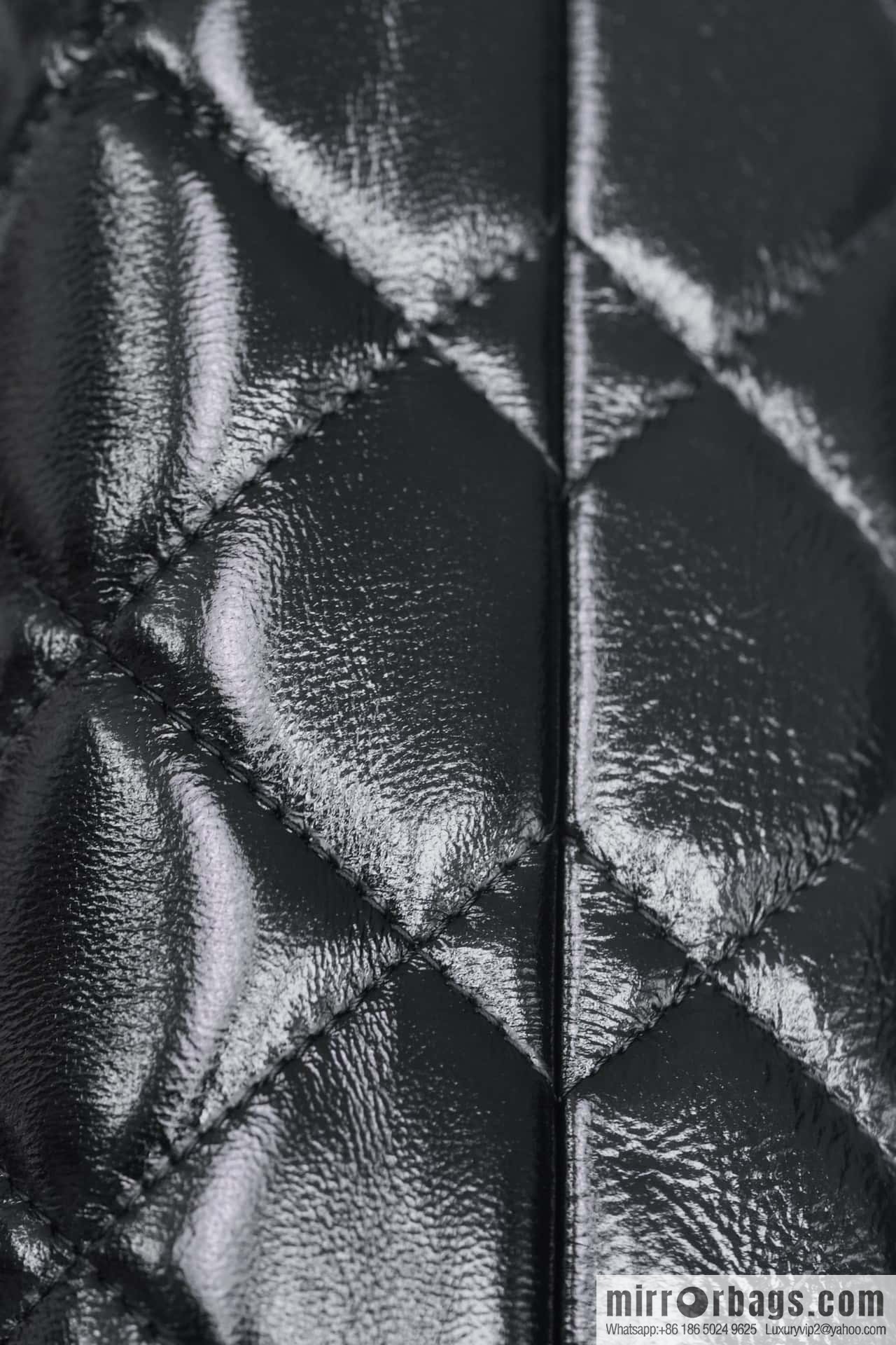 CHANEL 24b new thick chain handle, lunch box bag, black π€ AP4189 B17675 NZG79