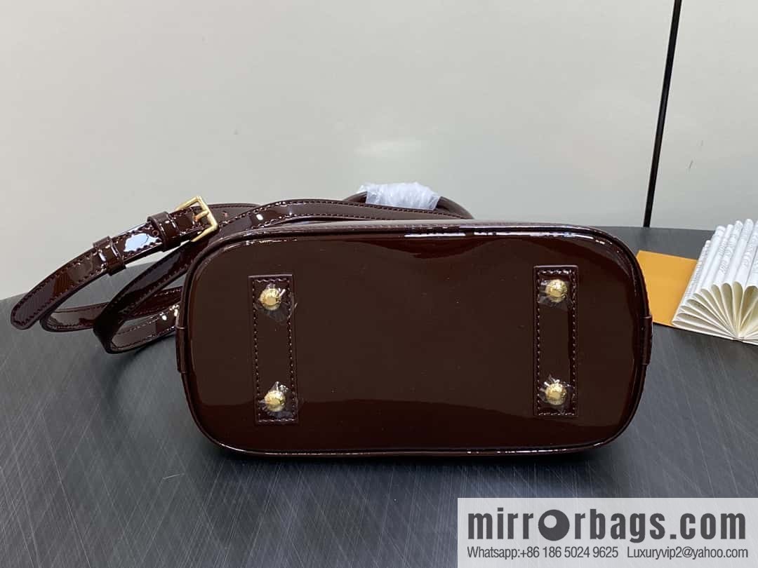 M40301 burgundy patent leather, water ripple shell bag series Alma shell BB handbag M24597 40301 apricot, water ripple (mirror patent leather) This Alma BB handbag