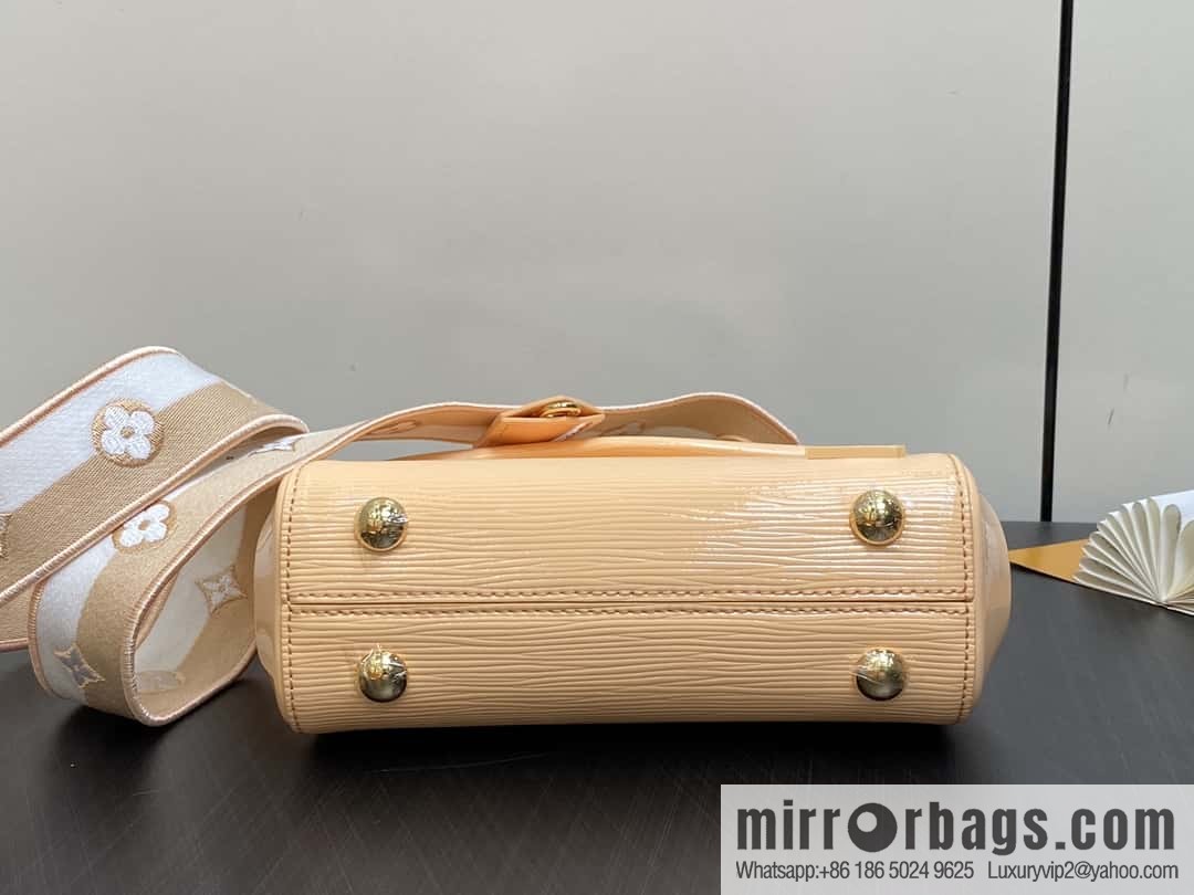 [Original order boutique] M24616 apricot patent leather, water ripple handbag series CLUNY mini handbag M58928 M24616 bright burgundy (cloth shoulder color label)