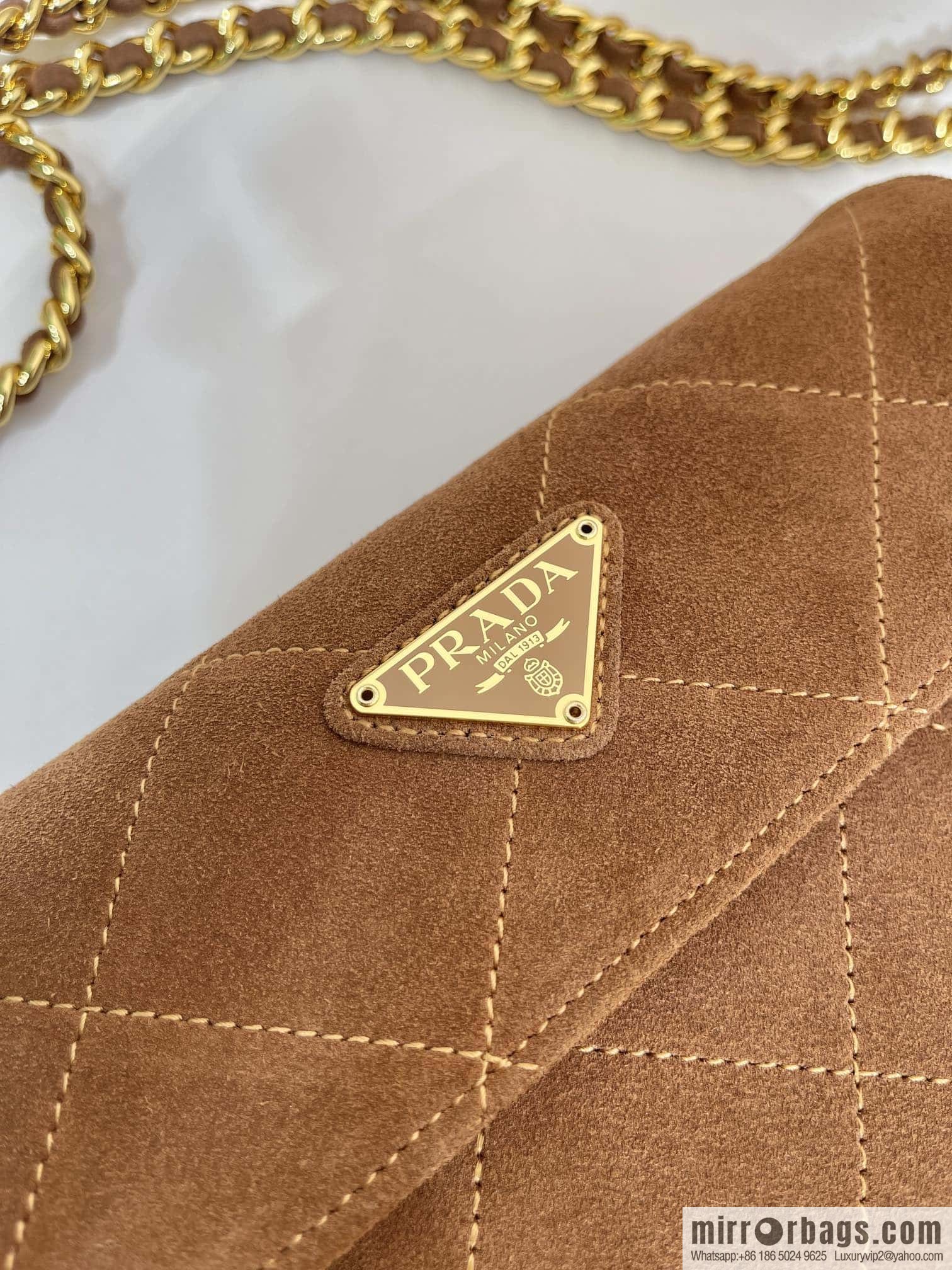 PRADA 🎉 🎉 1BD600 Suede